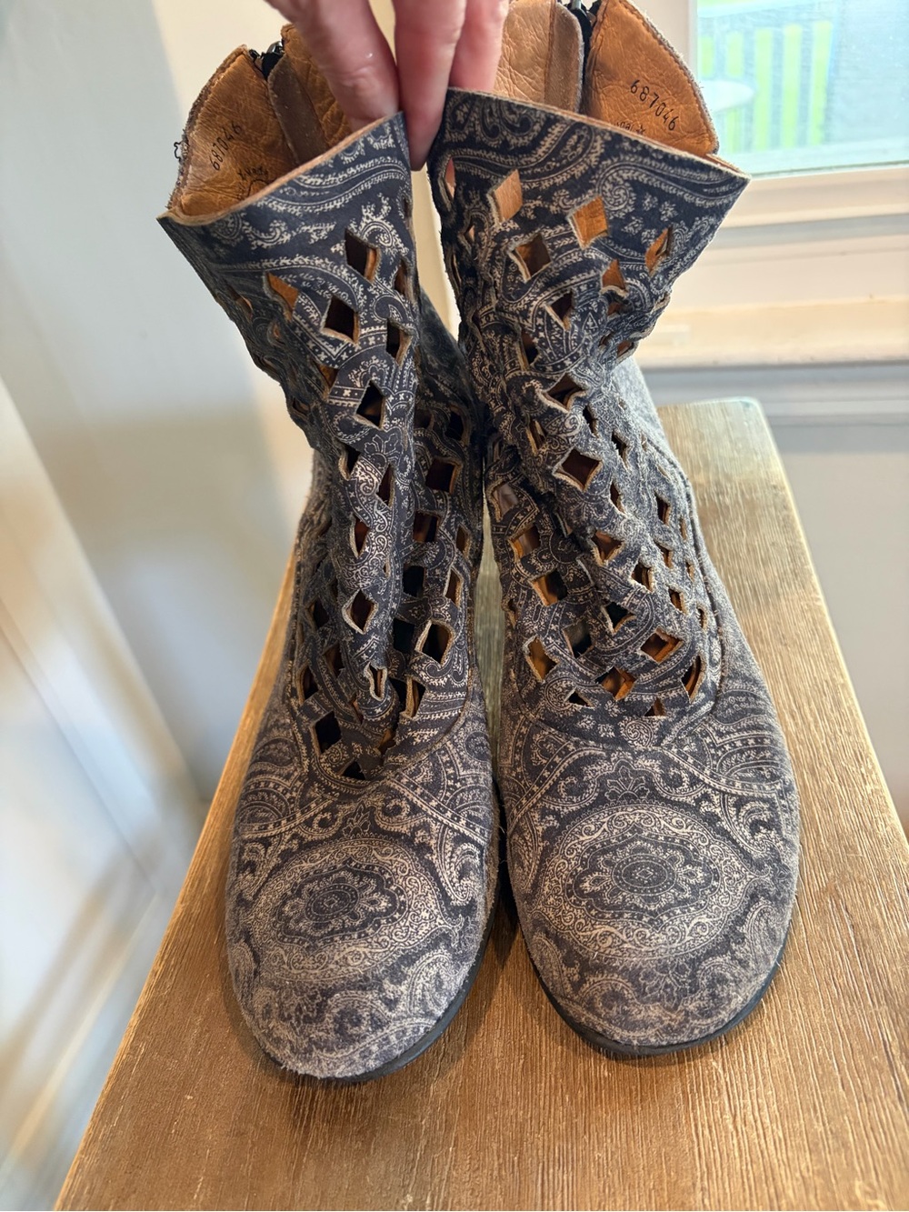 JOHN Fluevog Baroque Murillo Diamond Perforated Boot size 9 paisley print - Picture 3 of 14